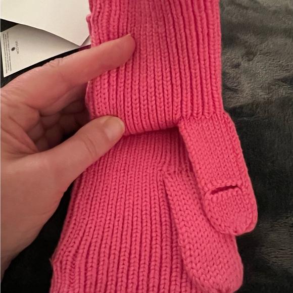 UGG Hot Pink Knit Pom Beanie with Matching Mittens, NWT. - Picture 11 of 16
